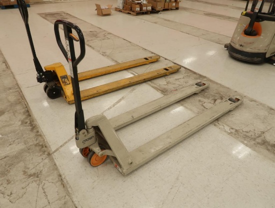 Crown long-fork pallet jack