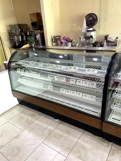 TRUE CURVED GLASS BAKERY CASE