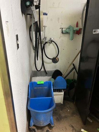 MOP BUCKET AND MOP BASIN