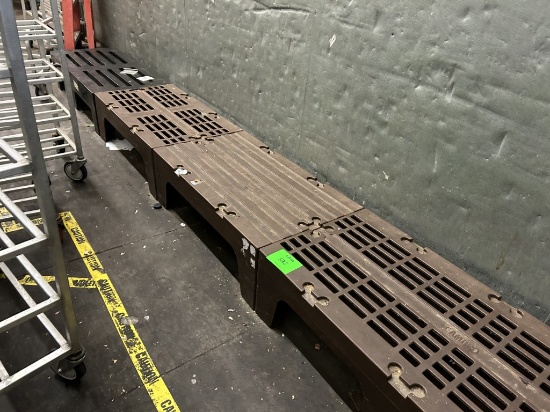 ASSORTED PLASTIC DUNNAGE