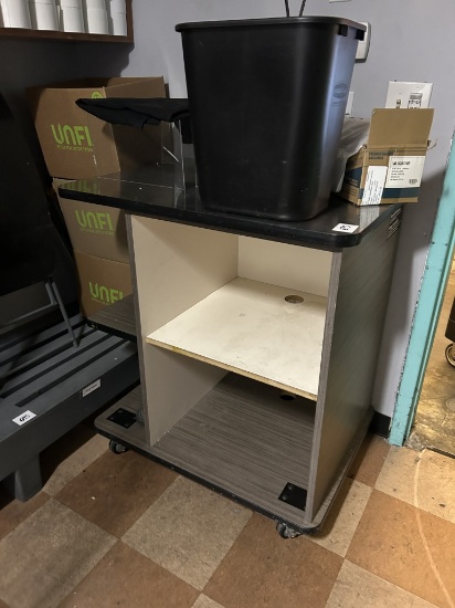 PORTABLE MERCHANDISING TABLE