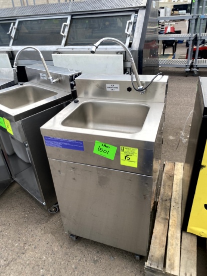 PORTABLE STAINLESS SINK STATION