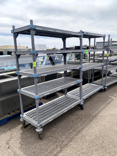 PLASTIC RACKS ON CASTERS