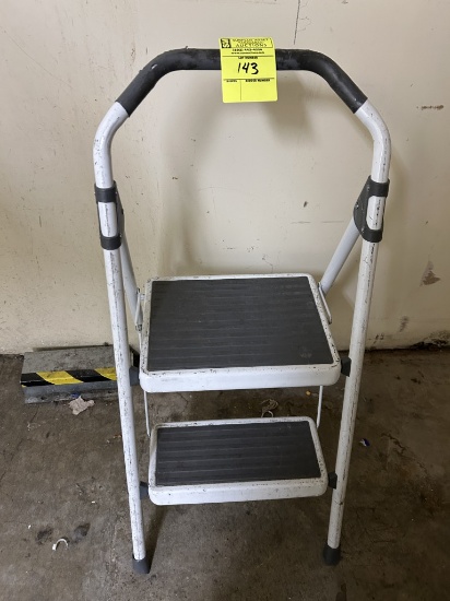 STEP LADDER