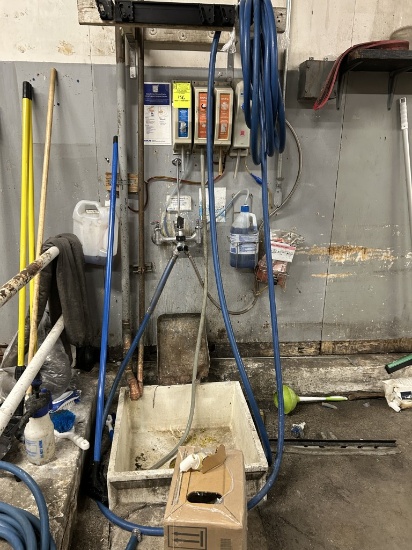 FOAMING STATION W/ MOP BASIN