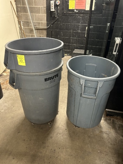 BRUTE TRASH CANS W/ 2 DOLLEYS