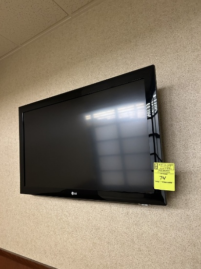 LG 36IN DISPLAY W/ WALL MOUNT