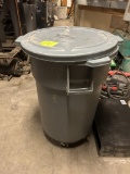BRUTE TRASH CAN W/ DOLLEY