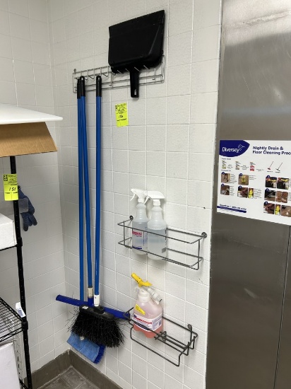 GROUP OF JANITORIAL ITEMS