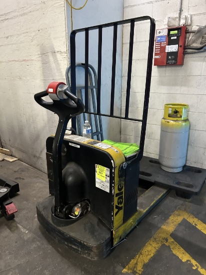 YALE 4000LB ELECTRIC PALLET JACK