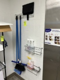 GROUP OF JANITORIAL ITEMS