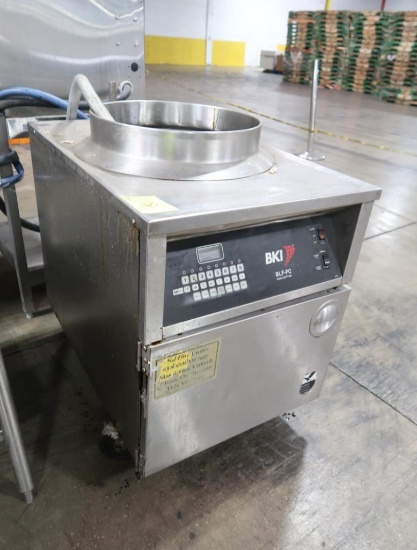 BKI auto-lift fryer