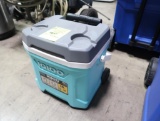 Igloo ice chest, w/ wheels & telescoping handles