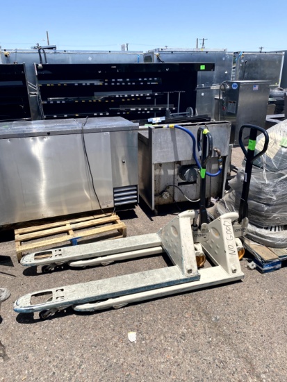 CROWN MANUAL 5500LBS PALLET JACKS