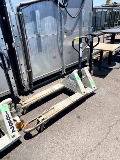 CROWN MANUAL 5500LBS PALLET JACKS