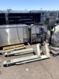 CROWN MANUAL 5500LBS PALLET JACKS