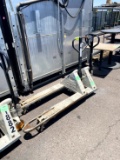 CROWN MANUAL 5500LBS PALLET JACKS