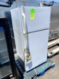 GE HOUSEHOLD REFRIGERATOR
