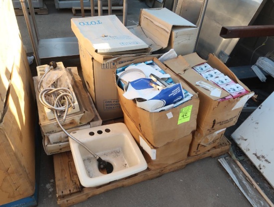 pallet of misc plumbing parts- Toto toilet, wax-free toilet seals,
