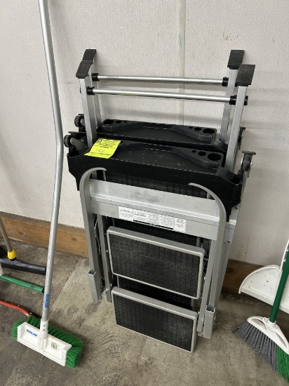 FRONT LINE STEP LADDERS