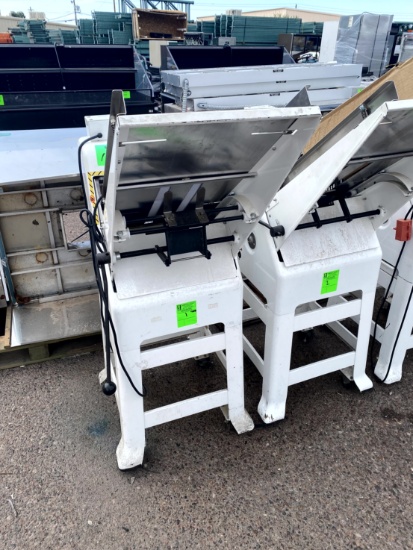 2020 OLIVER BREAD SLICER