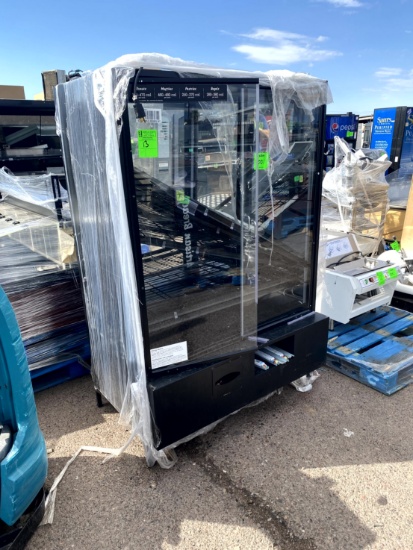 GLASS DOOR LIGHTED PASTRY CASE