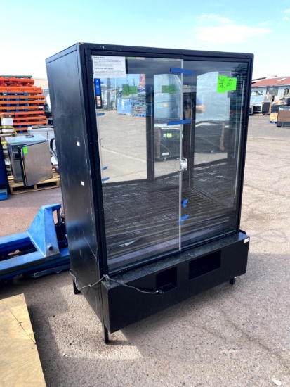 GLASS DOOR LIGHTED PASTRY CASE