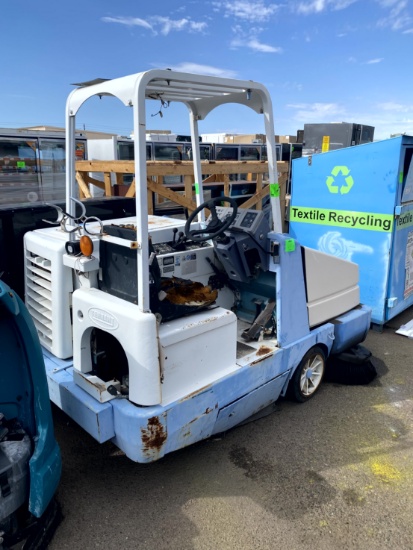 TENNANT RIDE ON FLOOR SCRUBBER