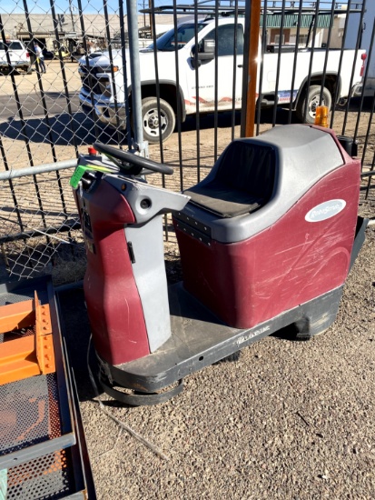 MINUTE MAN RIDE ON FLOOR SCRUBBER