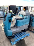 TENNANT RIDE ON FLOOR SCRUBBER
