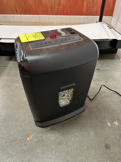 STAPLES PAPER SHREDDER