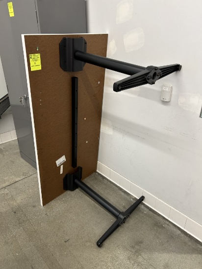 60IN X 30IN X 29IN DESK