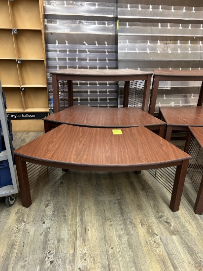 NESTING TABLES