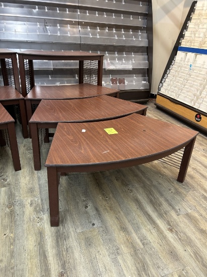NESTING TABLES