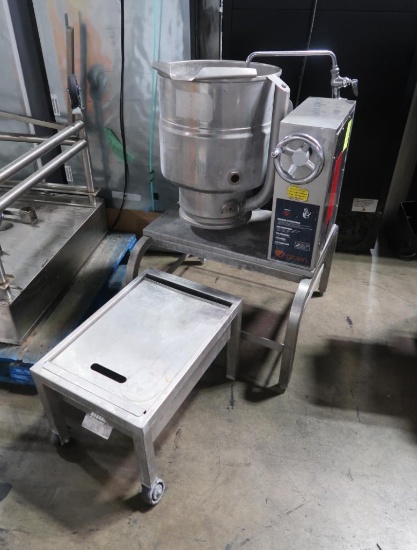 Groen steam-jacketed tilt-kettle, w/ dump station