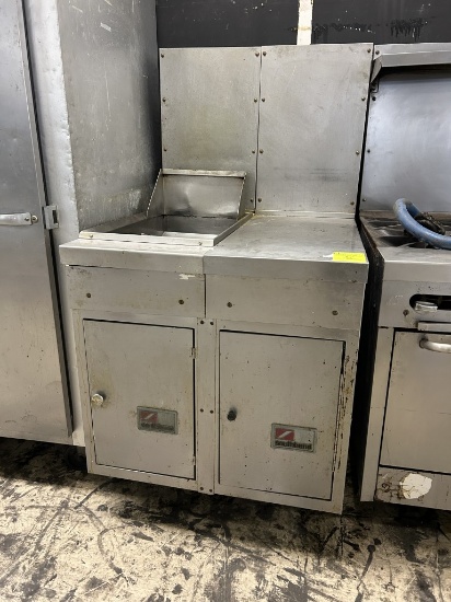 SOUTHBEND NATURAL GAS DEEP FRYER W/ SIDE WORK STATION