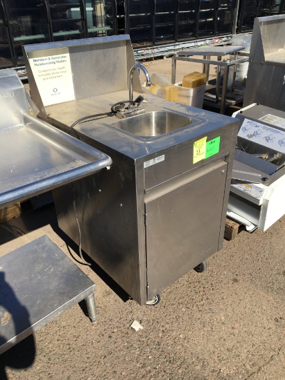 PORTABLE SINK STATION