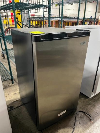 SPT undercounter refrigerator