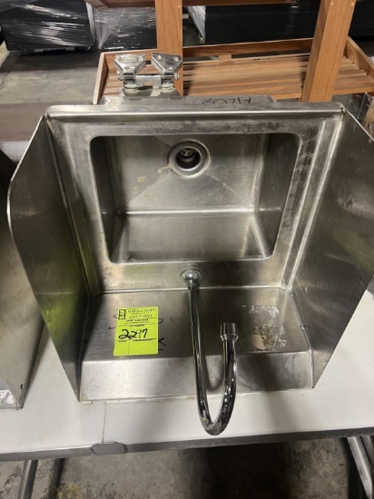 UNIVERSAL BY SPG STAINLESS STEEL WALL MOUNT SINK WITH SPLASHGUARDS