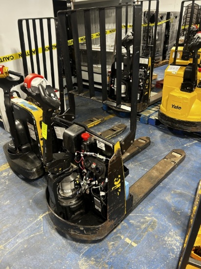YALE ELECTRIC PALLET JACK
