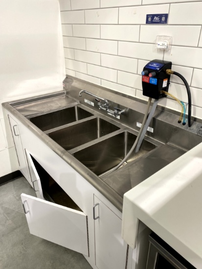 THREE COMPARTMENT STAINLESS STEEL SINK