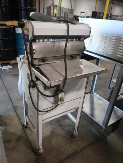 Oliver bread slicer