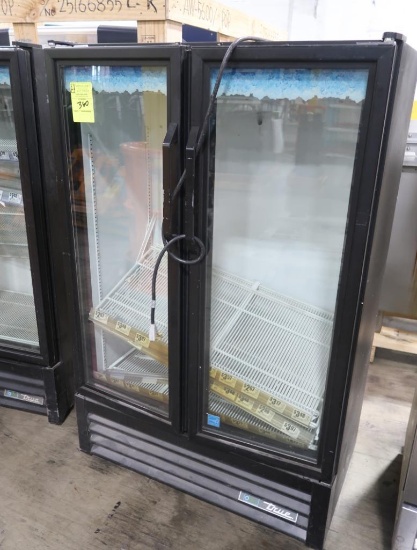 True 2-glass door merchandiser