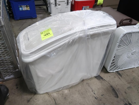 Thunder Group ingredient bin, looks new w/ scoop