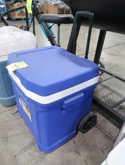 Igloo cooler w/ wheels