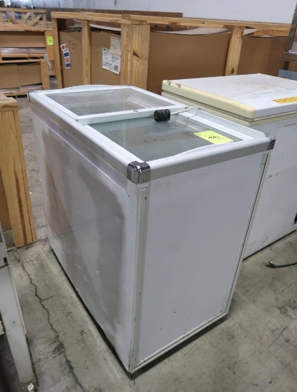 freezer self-contained island merchandiser