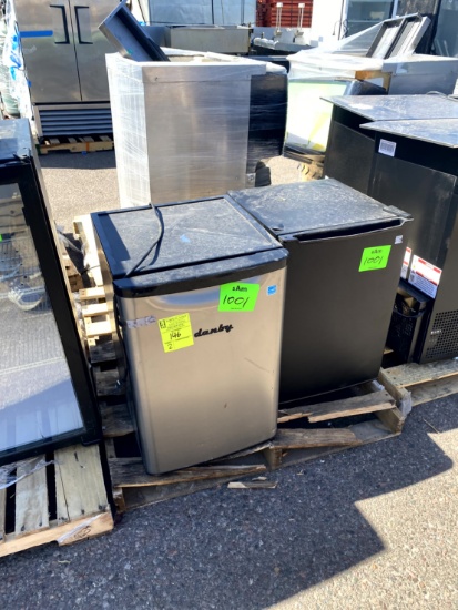 PALLET WITH TWO MINI FRIDGES