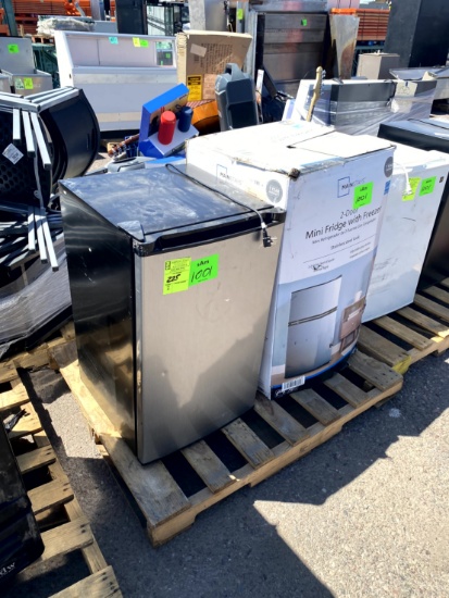 PALLET WITH TWO MINI FRIDGES