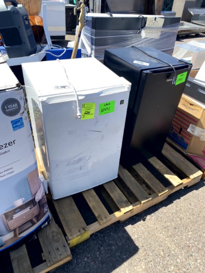 PALLET WITH TWO MINI FRIDGES
