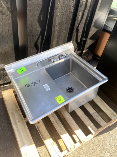 SINGLE COMPARTMENT STAINLESS SINK